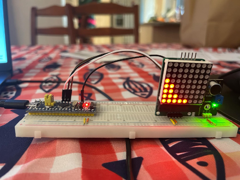 Audio visualiser with me yelling into it